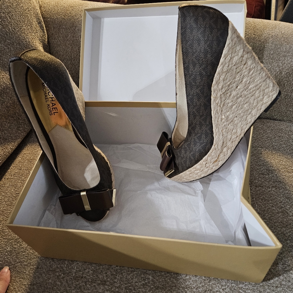 Women's brown wedges size 9M Michael Kors